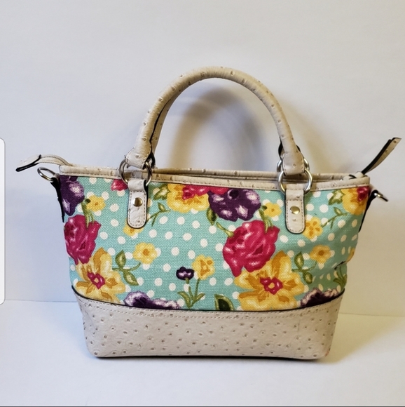 Fossil Handbags - NWOT beautiful Relic handbag with NIB coin purse